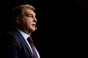 拉波尔塔谈德容反对西甲海外赛：尊重他观点，但按西甲要求办事