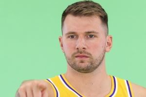 东契奇2025年球衣销量登顶NBA 打破詹库连续11年的霸榜纪录图片
